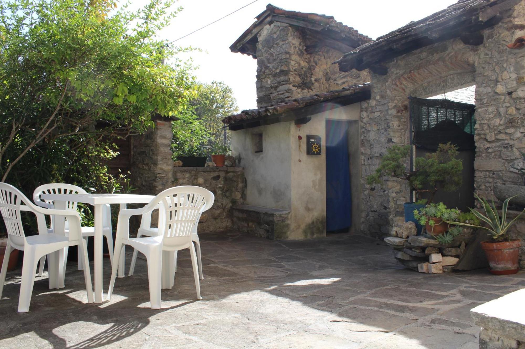 Riva Bianca Castle Holiday Home Lierna Exterior photo