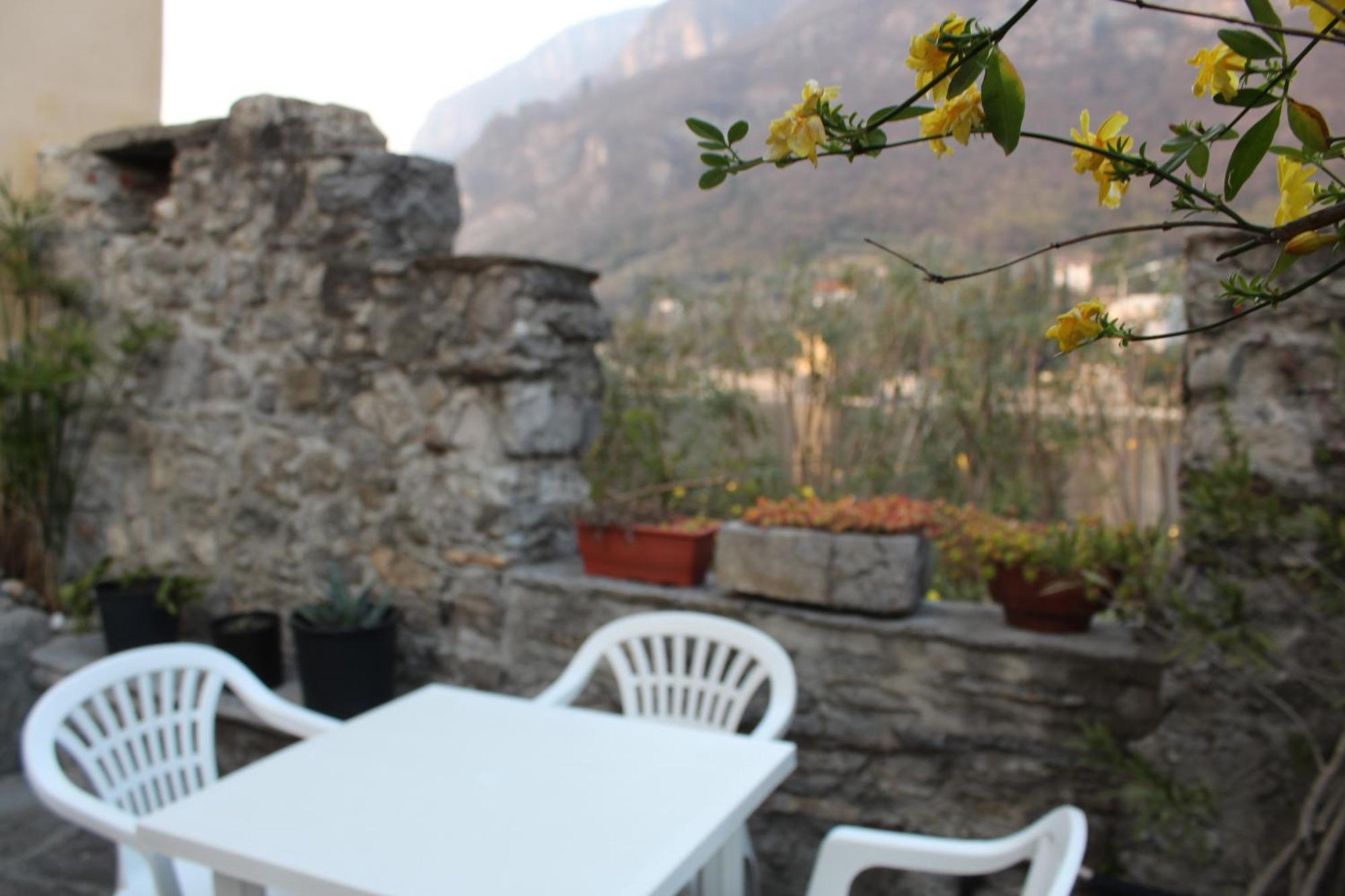 Riva Bianca Castle Holiday Home Lierna Exterior photo