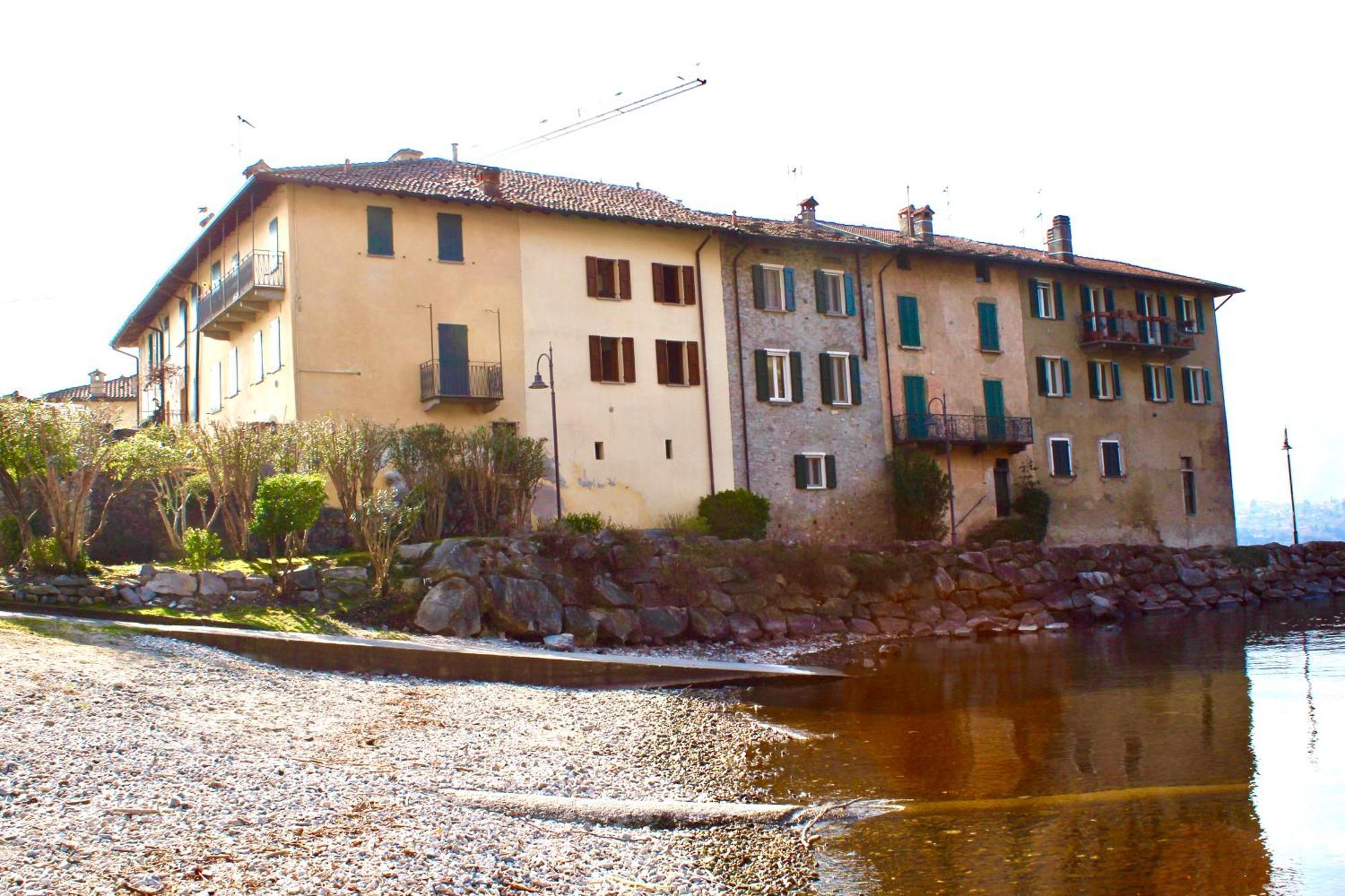 Riva Bianca Castle Holiday Home Lierna Exterior photo